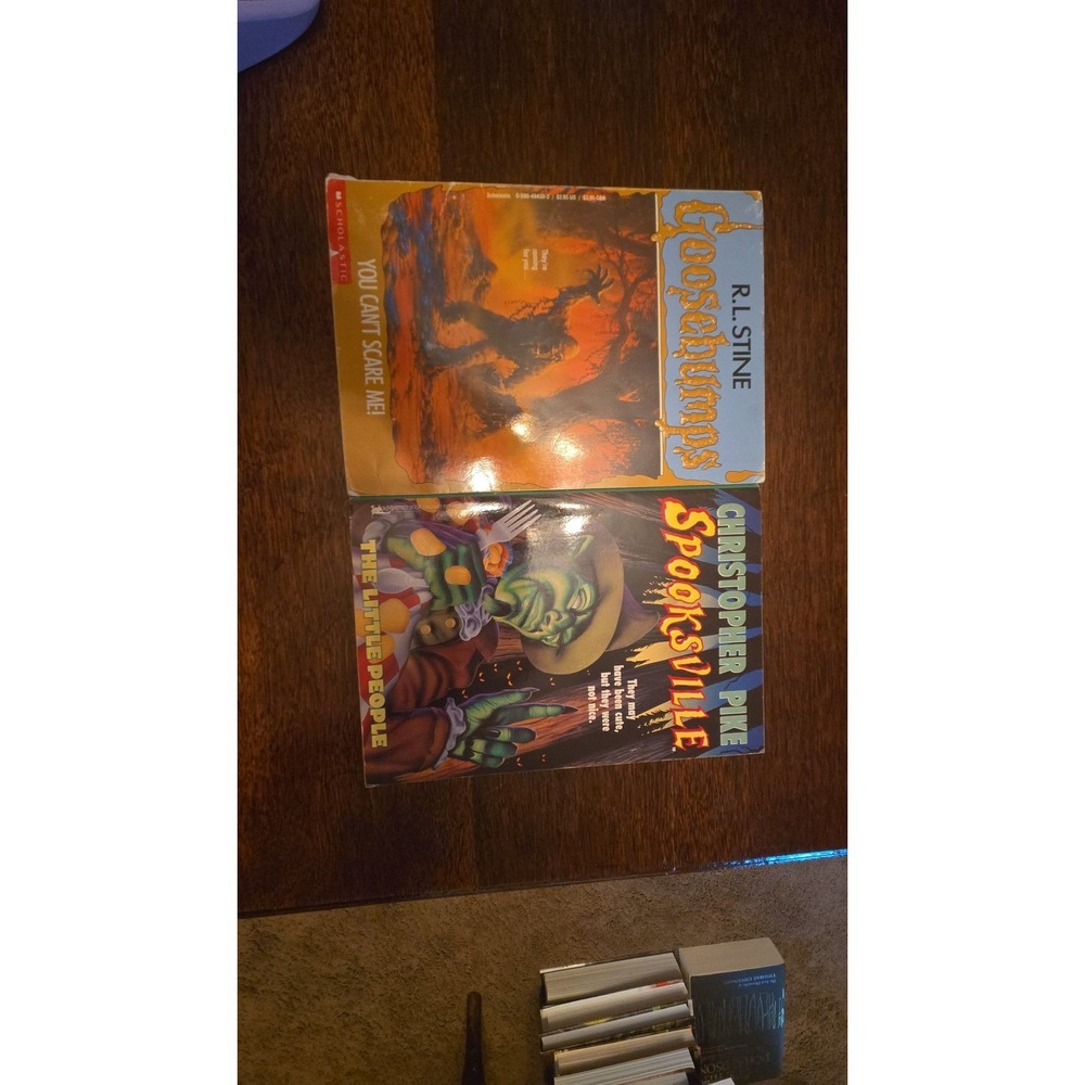 FF-1392. 2- book set Spooksville/goosebumps